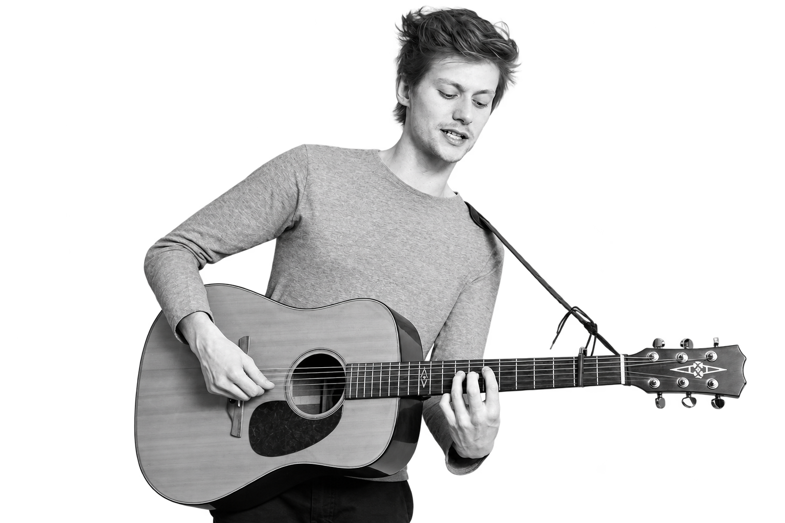 Gregor Jonas beim Gitarrenspiel