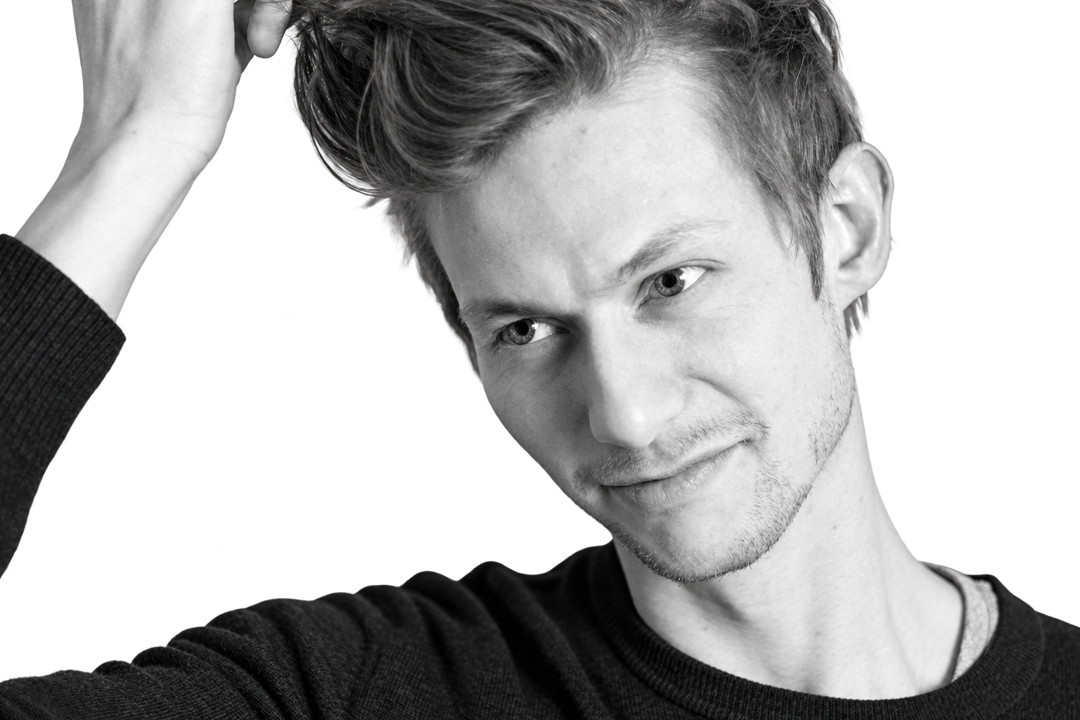 Nahaufnahme von Gregor Jonas, in Schwarz-Weiß dargestellt