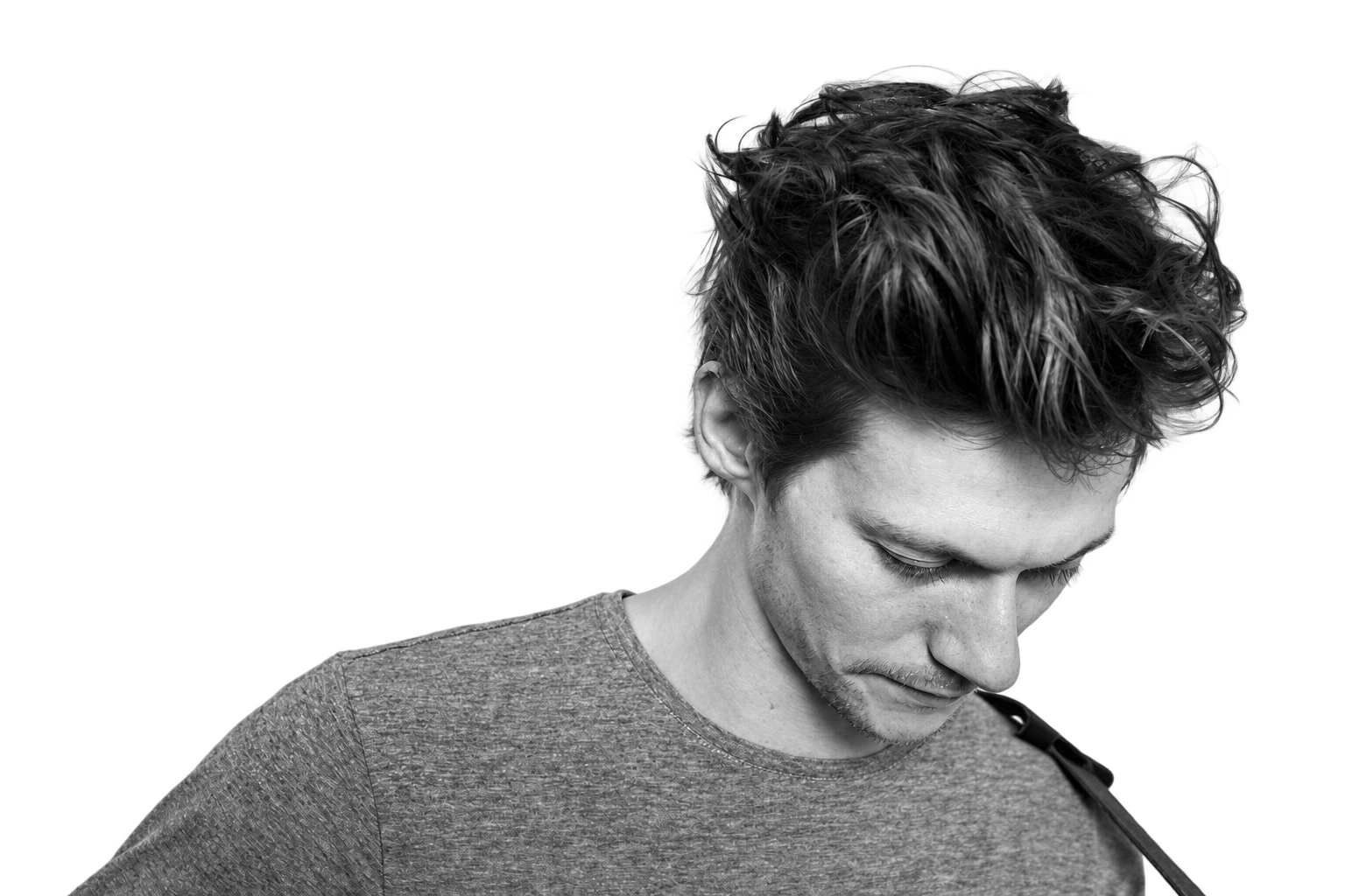 Gregor Jonas mit gesenktem Blick