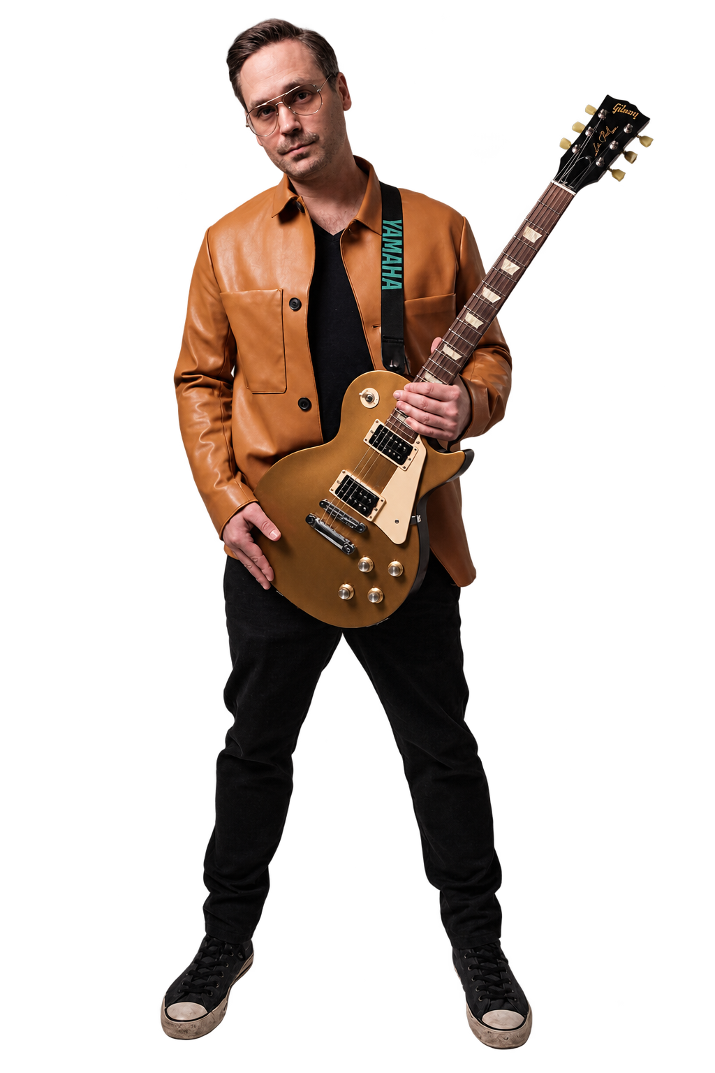 Seriously Johnson mit seiner goldenen E-Gitarre, freigestellt