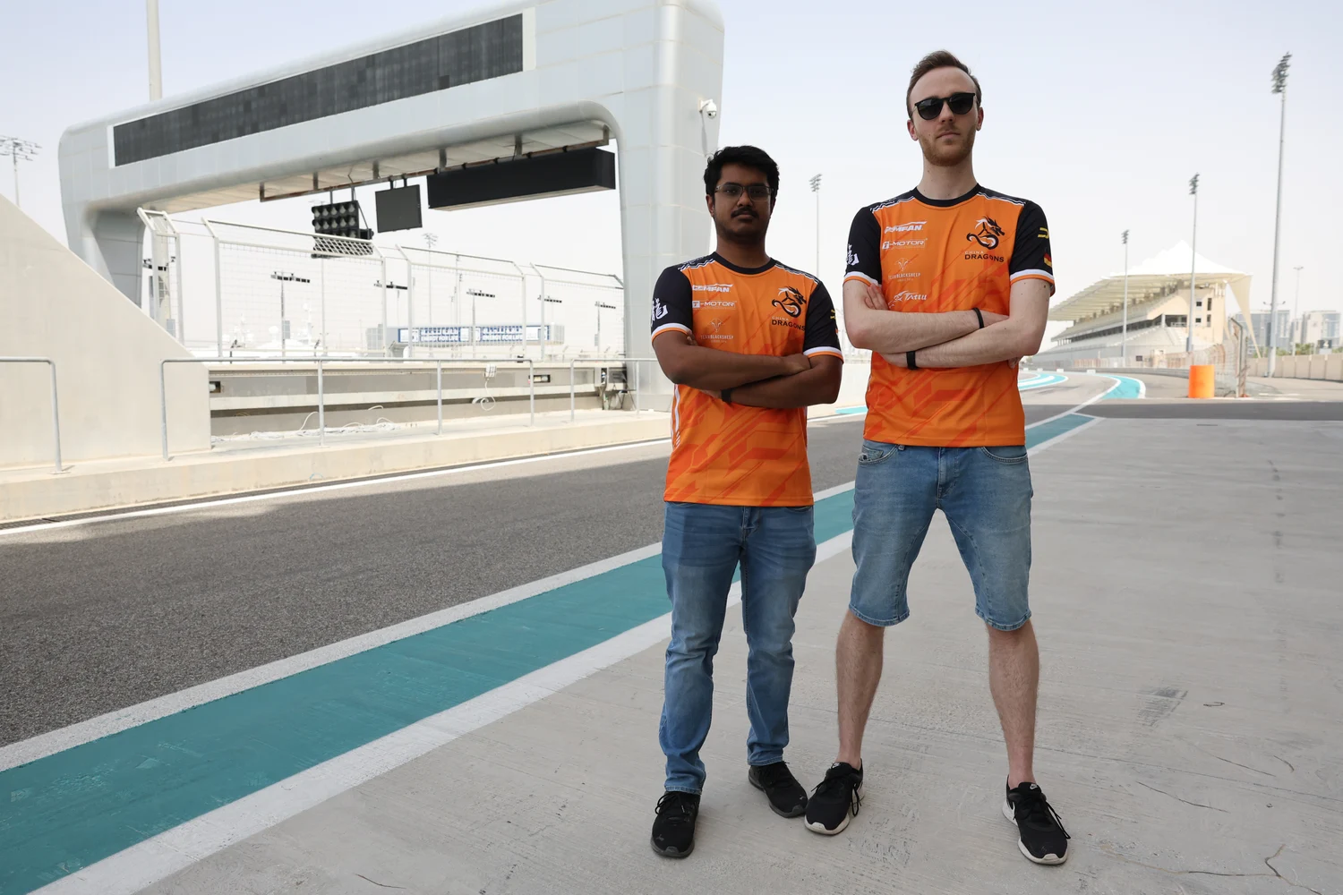 Die beiden Piloten von China Dragons am Yas Marina Circuit