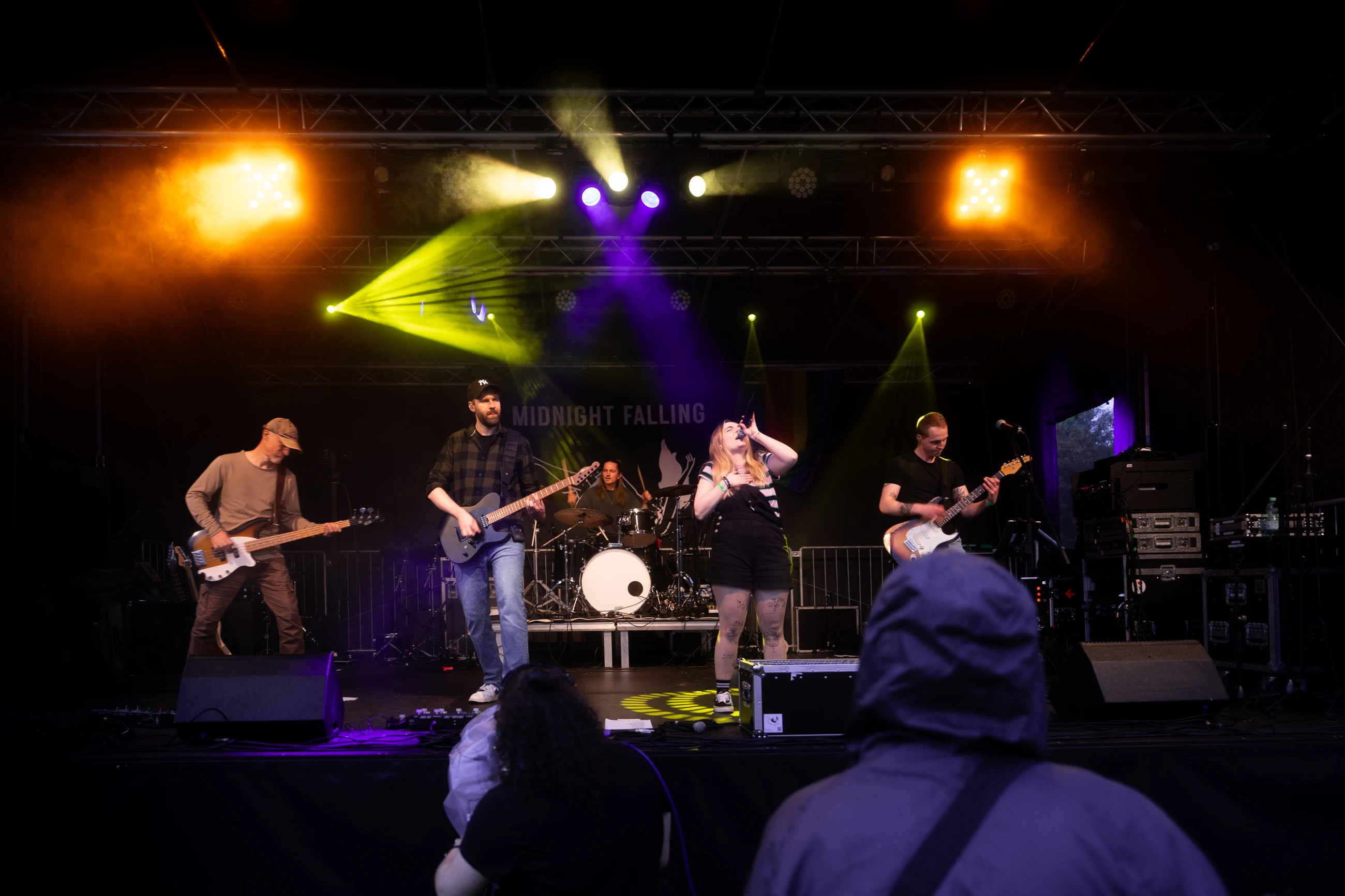 Midnight Falling auf der Bühne beim Mensch Mach Mit Festival